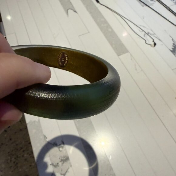 Alexis Bittar Tapered Lucite Bangle – Green - Picture 3 of 3